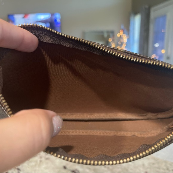 Louis Vuitton Monogram Pochette - Picture 4 of 5